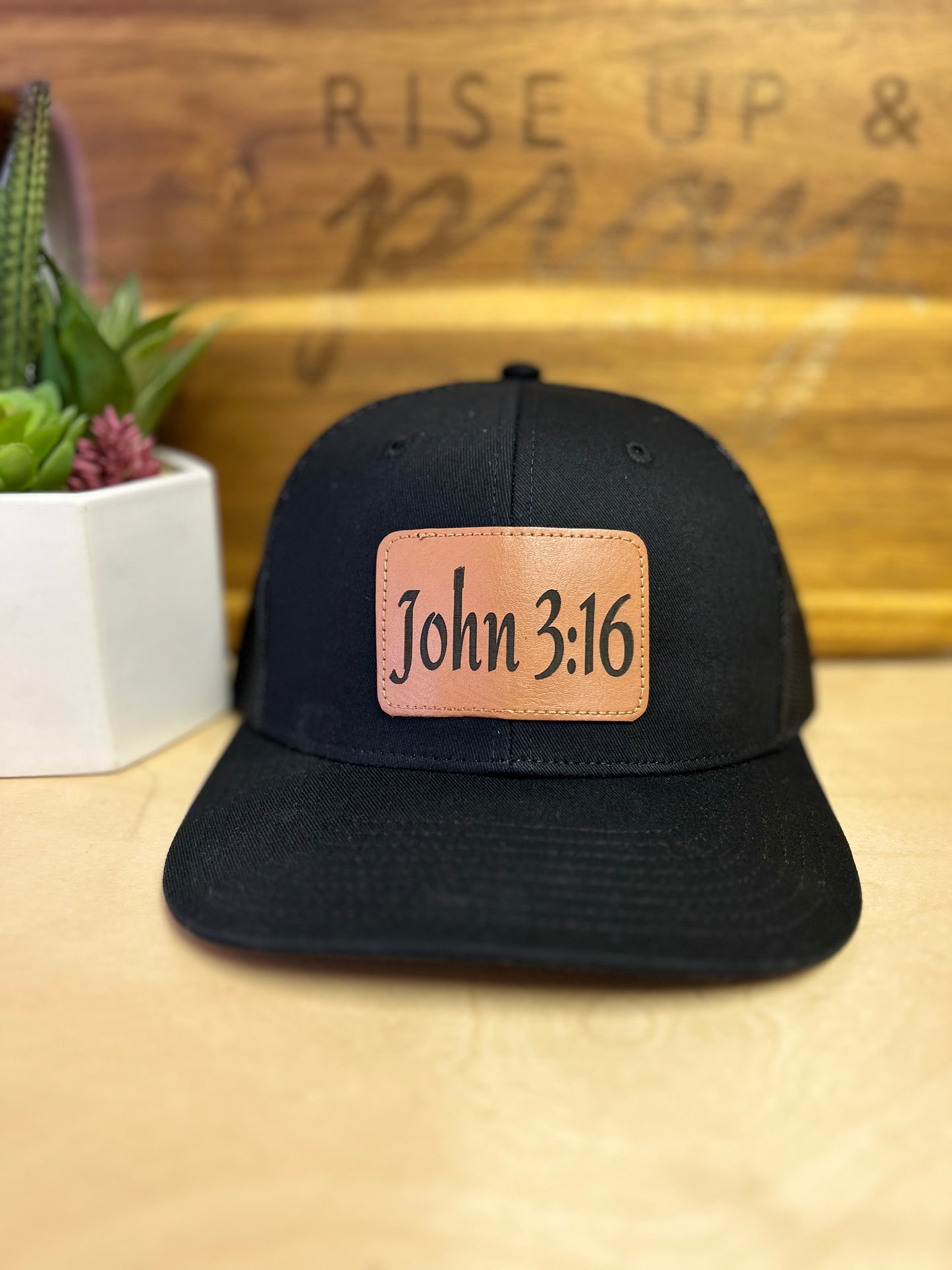 John 3:16 hat