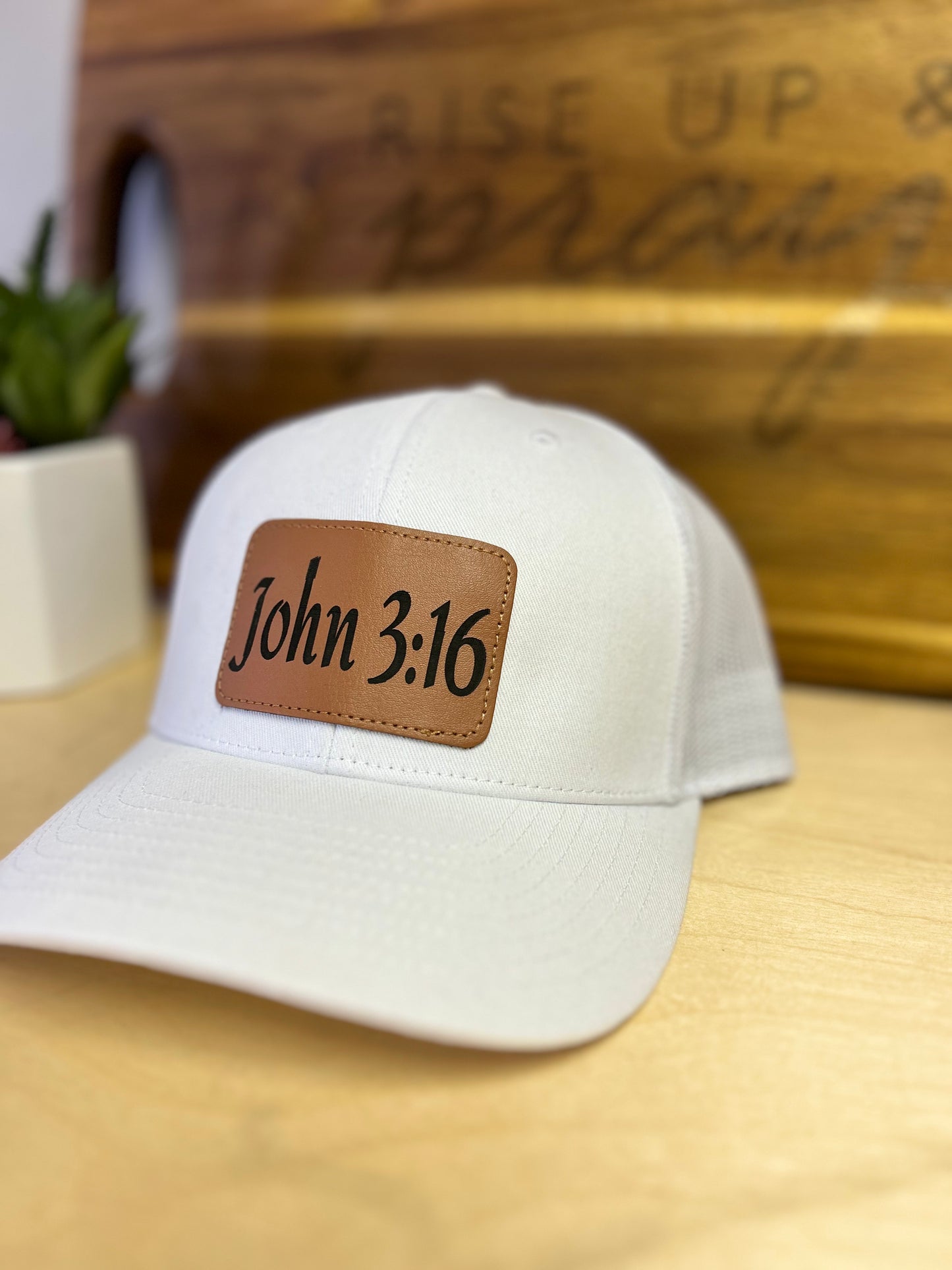 John 3:16 hat